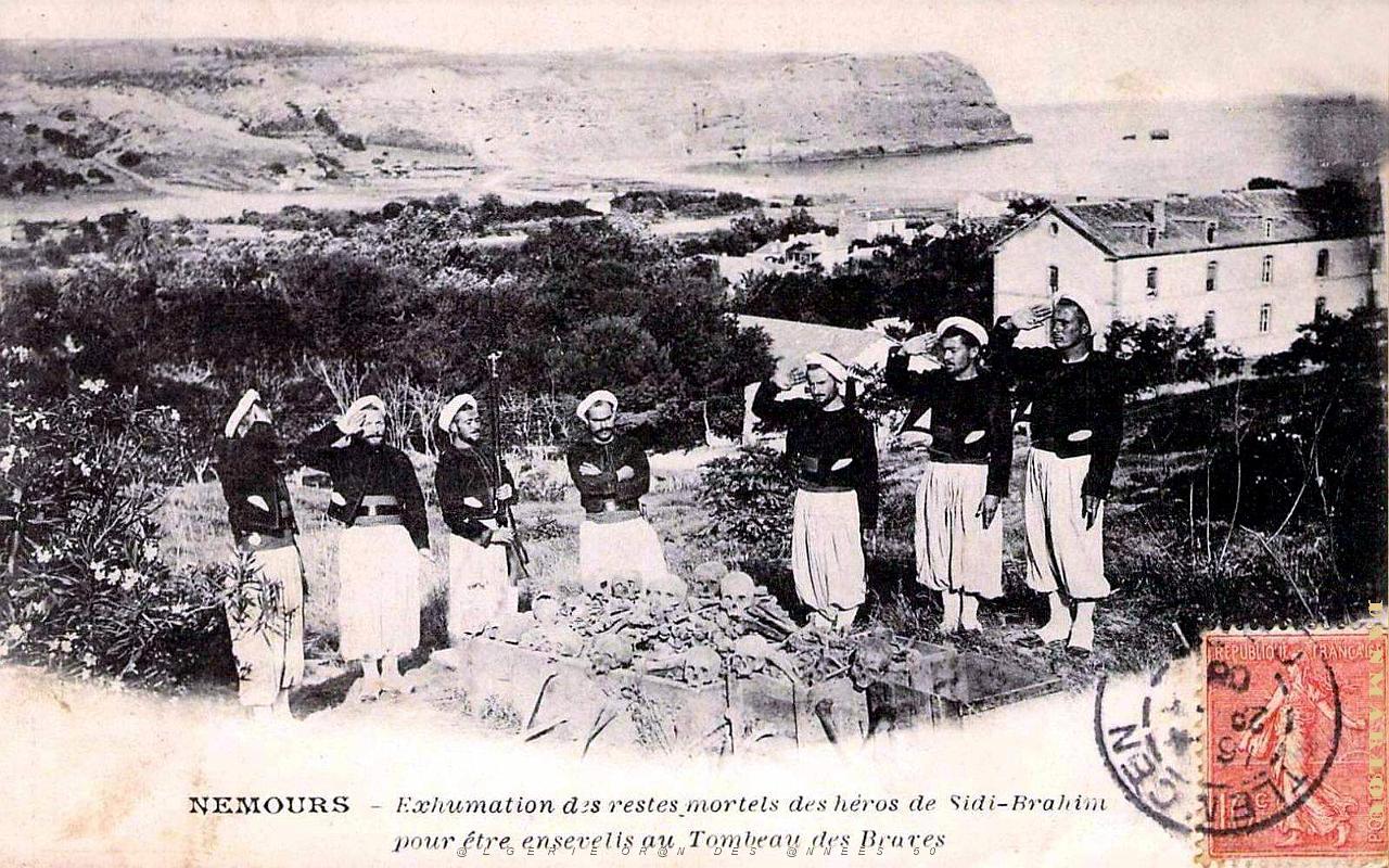 2569- Nemours - Exhumation des Braves de Sidi-Brahim - 1908.jpg